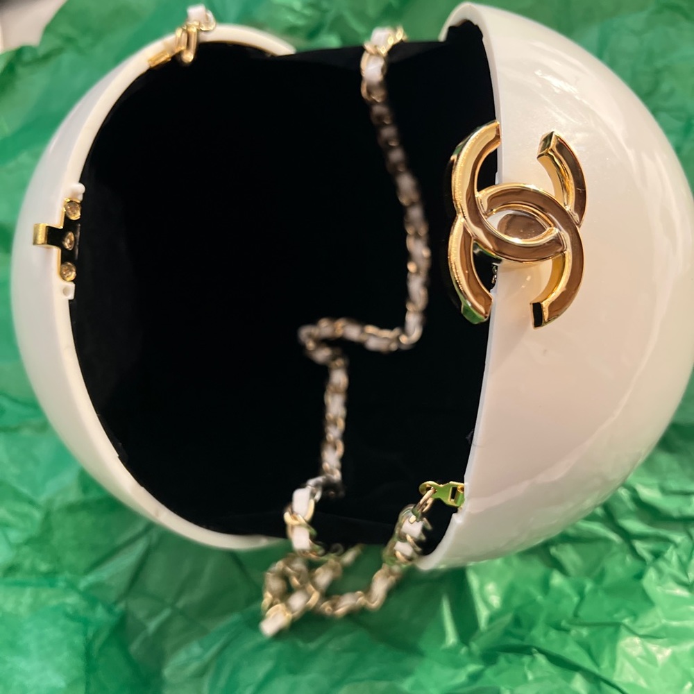 Chanel runaway Pearl bag (luxury alternative )